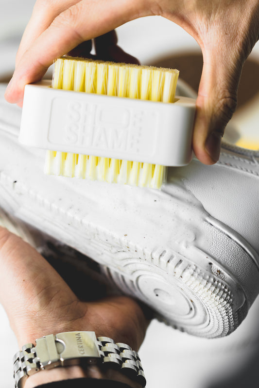 Reduce your waster by refurbishing your sneakers!